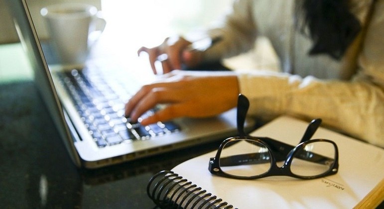 Governo publica regras para retorno ao trabalho presencial de servidor