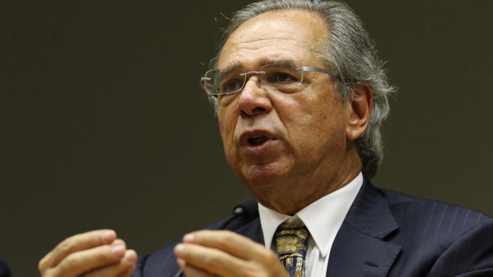 Guedes se atrapalha e fala em prorrogação do auxílio emergencial