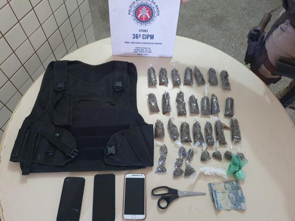 Homens são presos com drogas em Dias d’Ávila