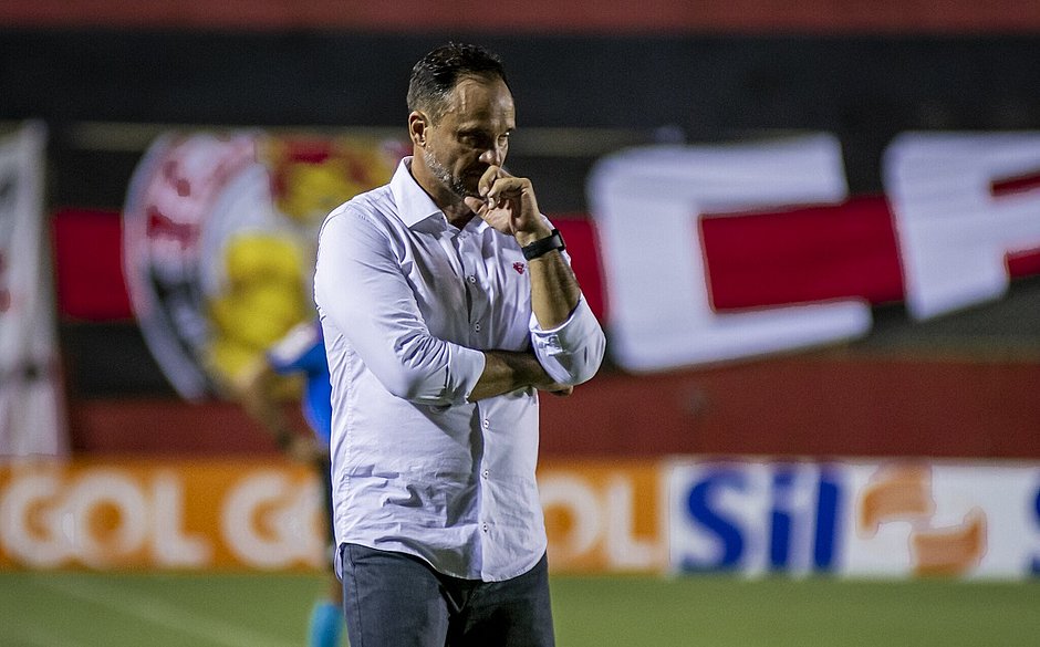 Wagner Lopes já colocou em campo 31 jogadores do Vitória