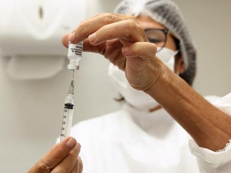 Estudos mostram que maioria de casos graves e mortes por covid são em não vacinados