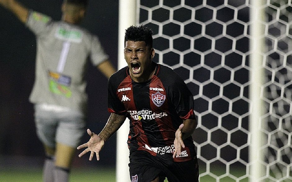 Vitória é condenado a pagar R$ 800 mil a Nickson