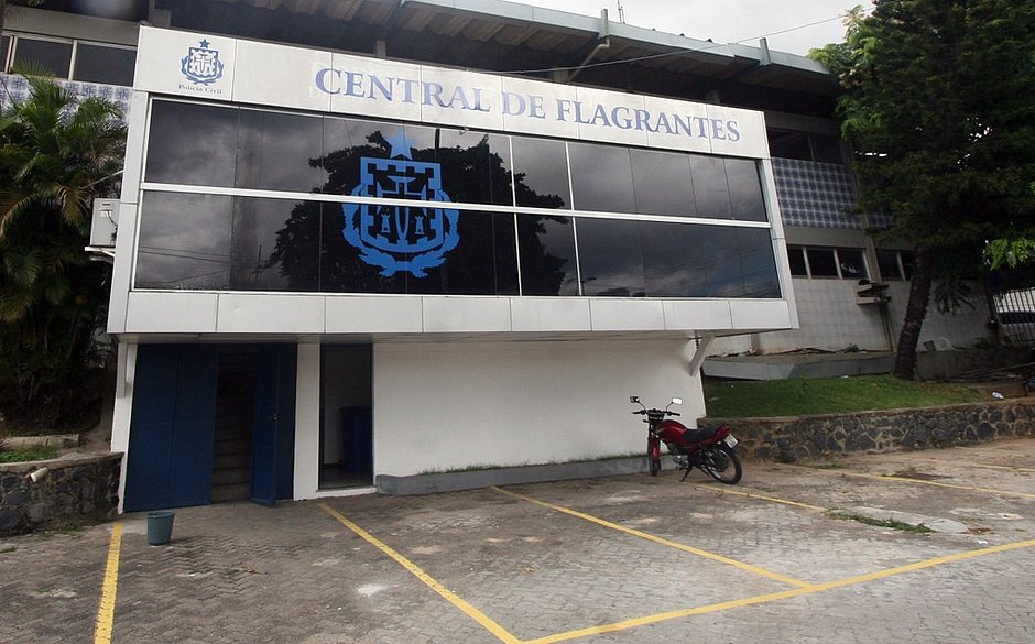 Idoso é preso dentro de ônibus após ejacular em passageira