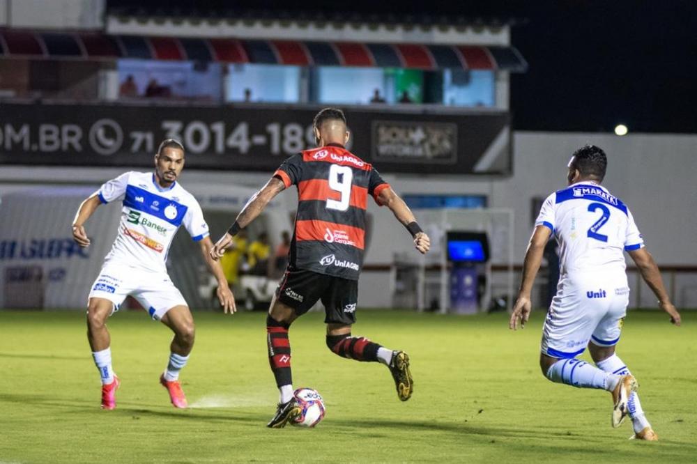 Vitória perde em casa para o Confiança e rebaixamento ganha força 