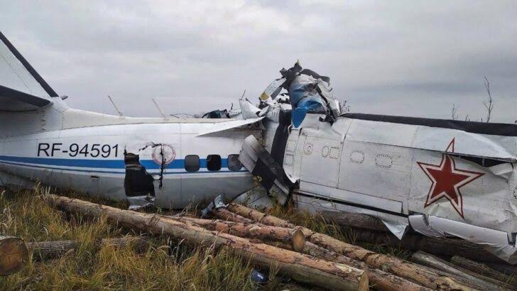 Avião cai na Rússia e mata 16 pessoas