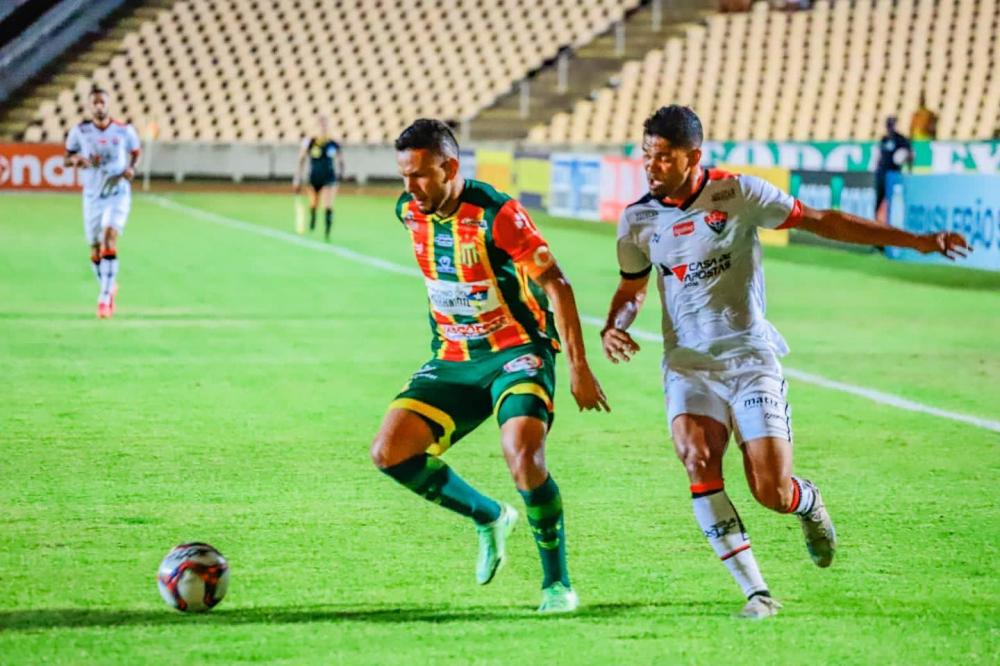 Vitória vence Sampaio Correia e quebra jejum de sete jogos sem ganhar 