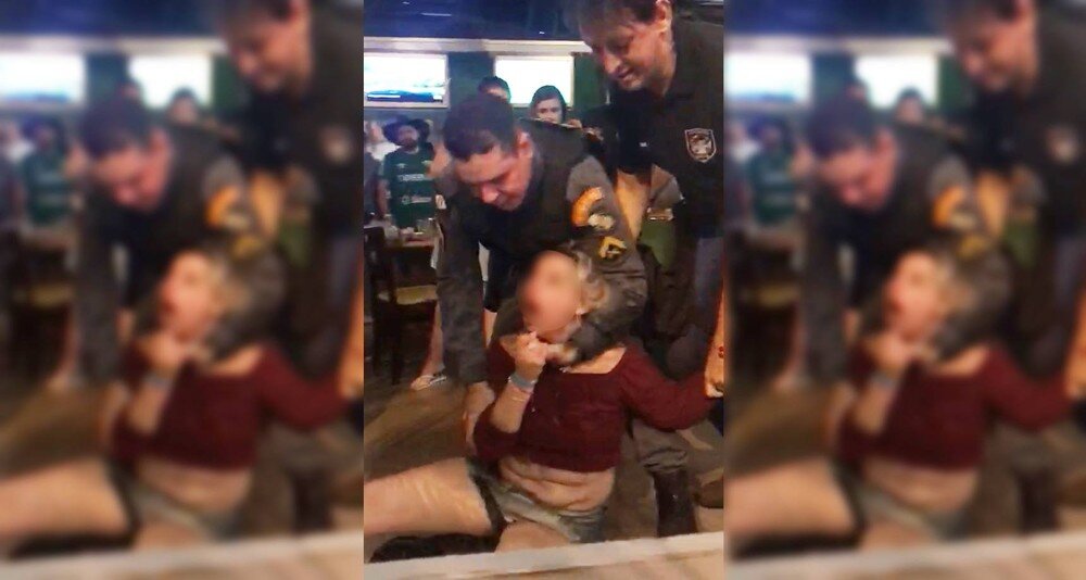 Mulher é presa após jogar cerveja na cara de policial em Cuiabá