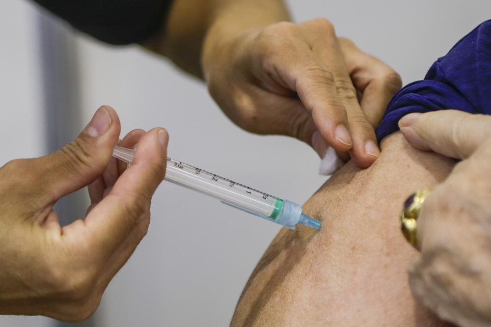 Aplicação antecipada de 2ª e dose de reforço é retomada em Dias d’Ávila