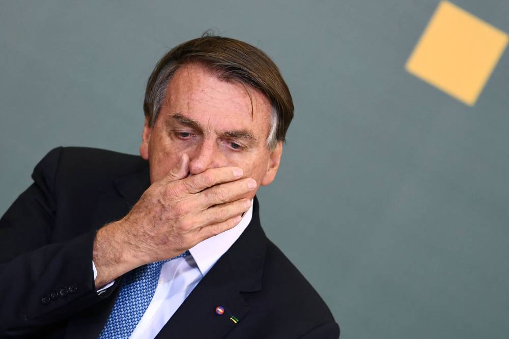 Reprovação de Bolsonaro recua para 58% e aprovação cresce para 33%