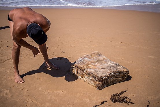 Fardos encontrados em praias da Bahia e Alagoas pertenciam a dois navios nazistas