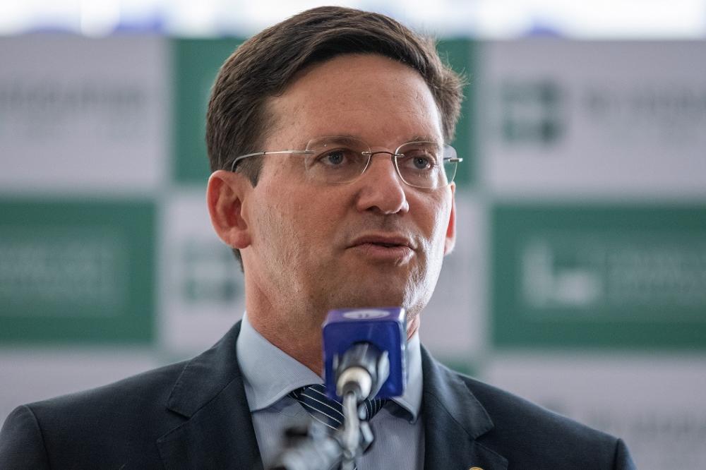 Auxílio Brasil deve ser de R$ 300 por mês, afirma ministro 