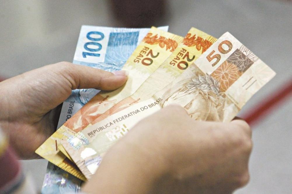 Governo deve anunciar nesta terça-feira Auxílio Brasil no valor de R$ 400