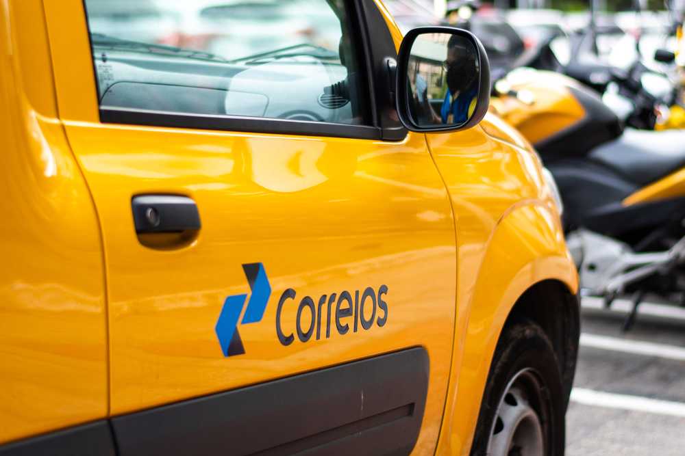 Correios ficarão com o 