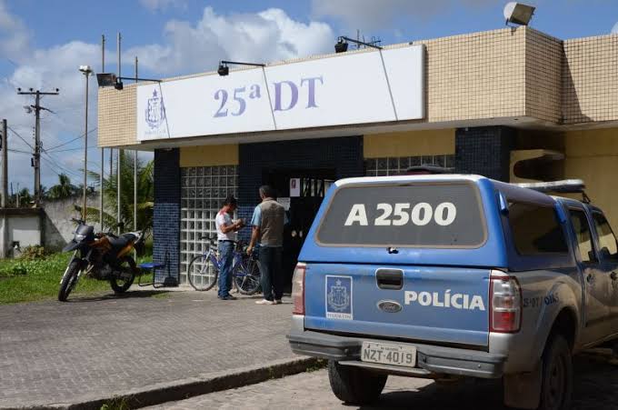 Homem é preso após agredir namorado da avó em Dias d’Ávila