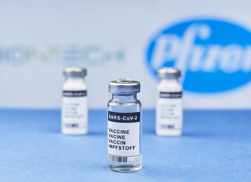 Pfizer anuncia alta eficácia de sua vacina em crianças menores de 5 a 11 anos