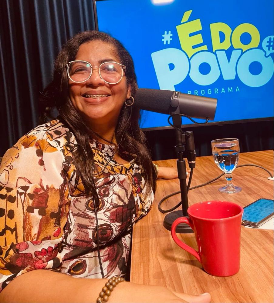 Ex-Rainha do Arrocha, Nara Costa, conta testemunho no Programa É do Povo