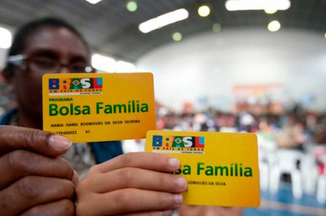 Governo remaneja saldo de R$ 9,3 bilhões do Bolsa Família para pagamento do Auxílio Brasil