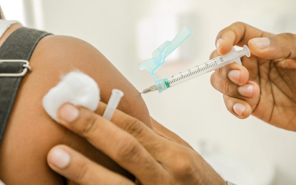 Dias d'Ávila segue com aplicação antecipada de 2ª e dose de reforço nesta terça
