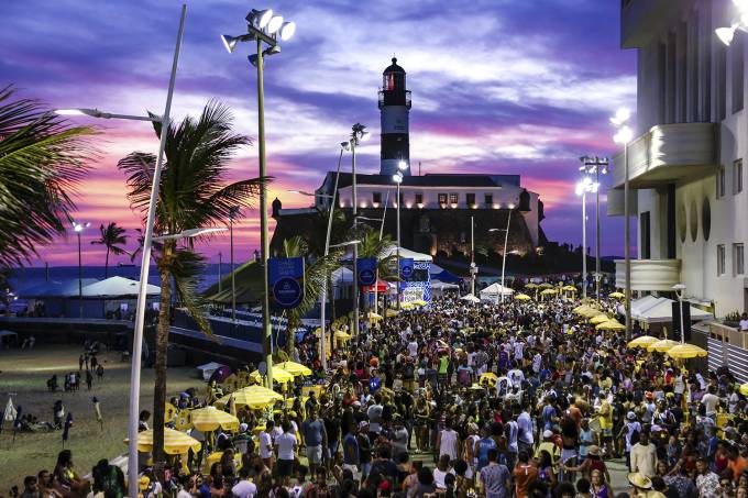 Carnaval 2022 depende de vacinação e conversa com o governo, diz Bruno Reis