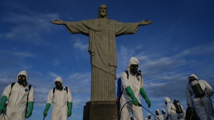Paes publica decreto para flexibilizar uso de máscaras no Rio