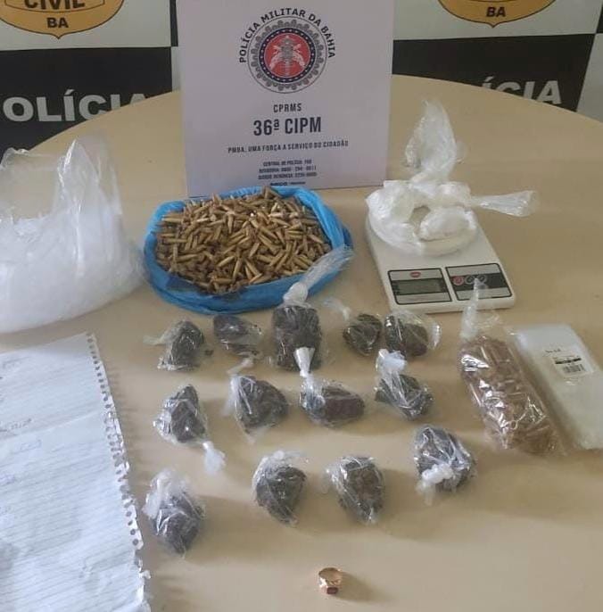 PM apreende mais de 600 pacotes com drogas em Dias d'Ávila