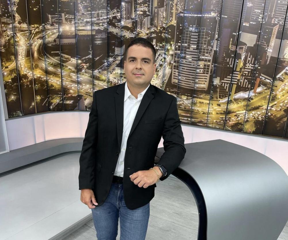 Repórter da Record Bahia atinge viatura da Transalvador 