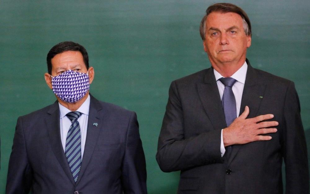 Todo mundo jogaria pedra nele, diz Mourão sobre ausência de Bolsonaro na COP26