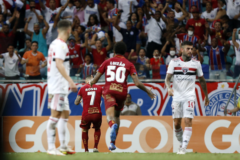 Com golaço de Rossi, Bahia vence o São Paulo e se distancia do Z-4