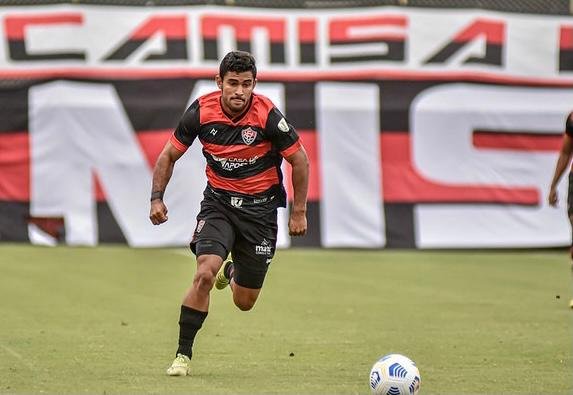 Herói contra o Avaí, Hítalo sofre torção e vira dúvida diante do Vasco