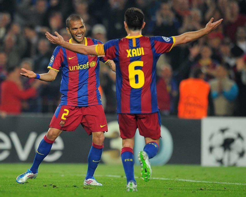 Daniel Alves acerta retorno ao Barcelona com aval de Xavi 