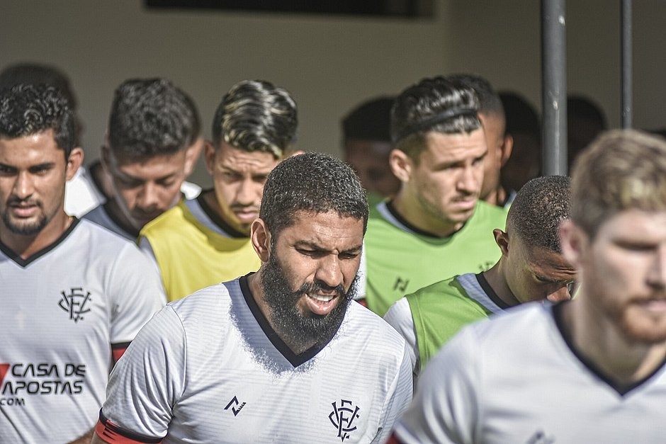 Vitória recebe o Cruzeiro no Barradão e tem chance de sair da zona