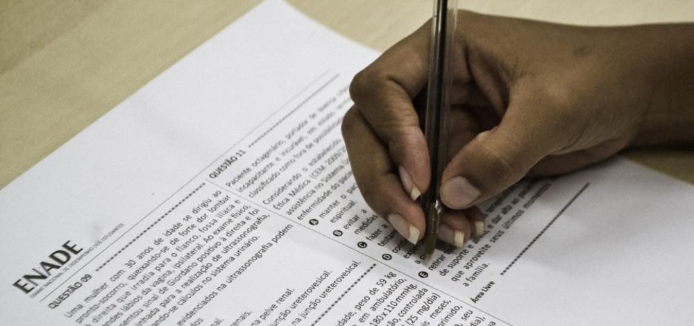 Cerca de 490 mil estudantes fazem o Enade neste domingo