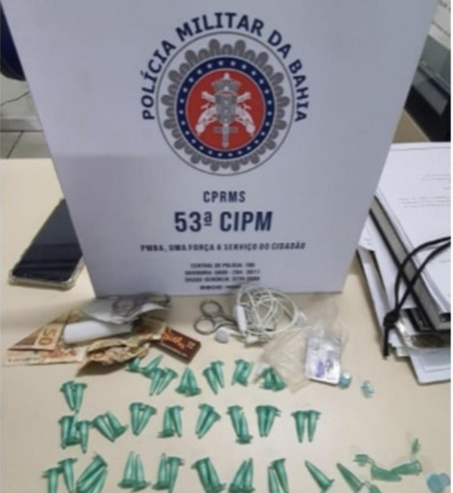 Homem é preso suspeito de tráfico de drogas em Praia do Forte