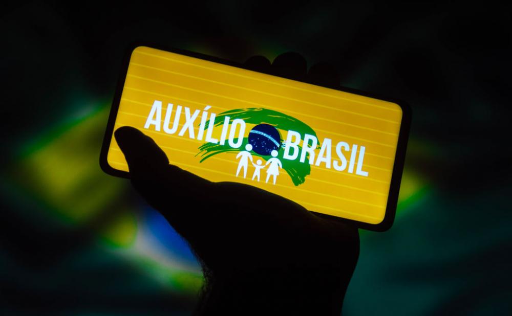 Auxílio Brasil começa a ser pago nesta quarta (17); saiba mais sobre o programa