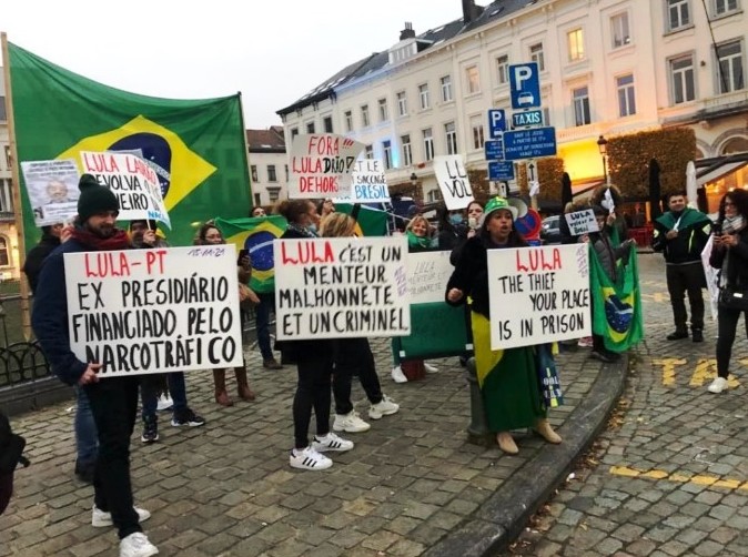  Durante viagem pela Europa, Lula é alvo de protestos: ‘Ladrão’ 