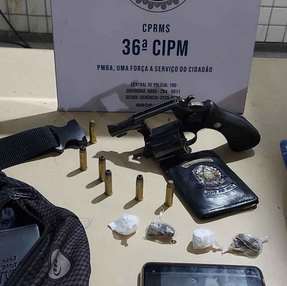 Trio é preso com arma e drogas em Dias d’Ávila