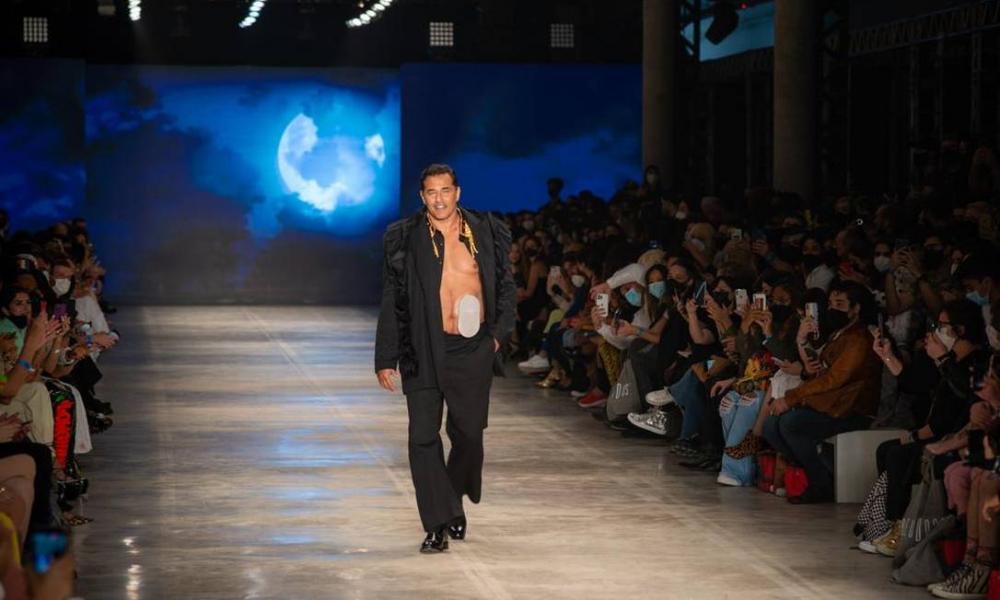 Após Covid, Luciano Szafir desfila com bolsa de colostomia na SPFW