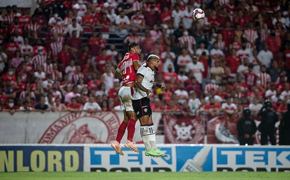 Vitória perde do CRB e depende de 'milagre' para escapar do rebaixamento