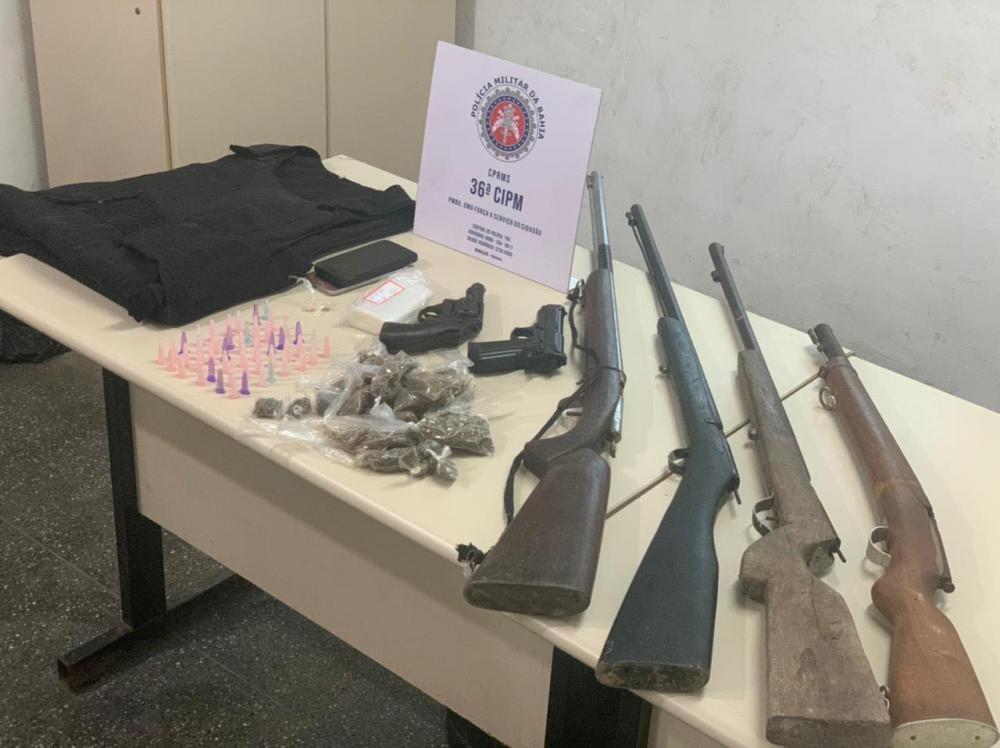 Seis homens acusados de homicídios são presos com drogas e armas em Dias d'Ávila