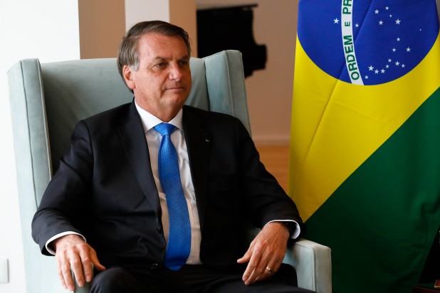 Bolsonaro se filia ao PL e diz querer compor bancadas para “fazer melhor para o Brasil”