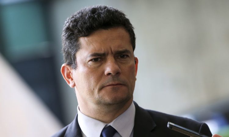 Em contraponto a Bolsonaro, Moro busca apoio de militares