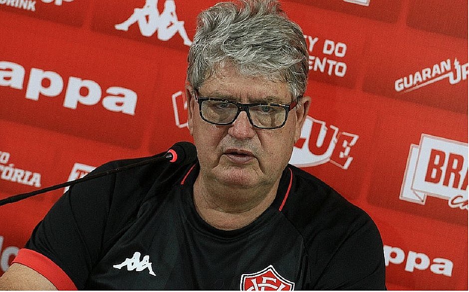 Vitória procura técnico Geninho, mas dívida afasta treinador da Toca