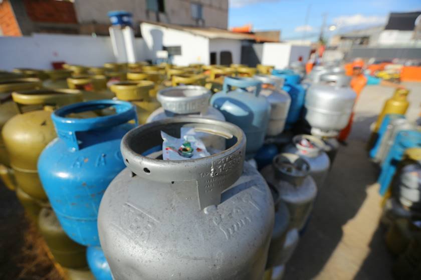 Governo anuncia que vale-gás, no valor de R$ 52, terá primeira parcela paga neste mês