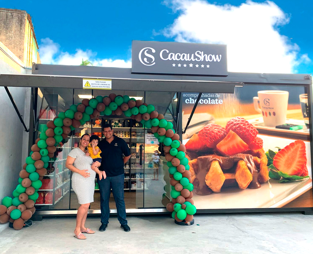 Fruto da paixão por chocolate, casal inaugura franquia da Cacau Show em Mata de São João