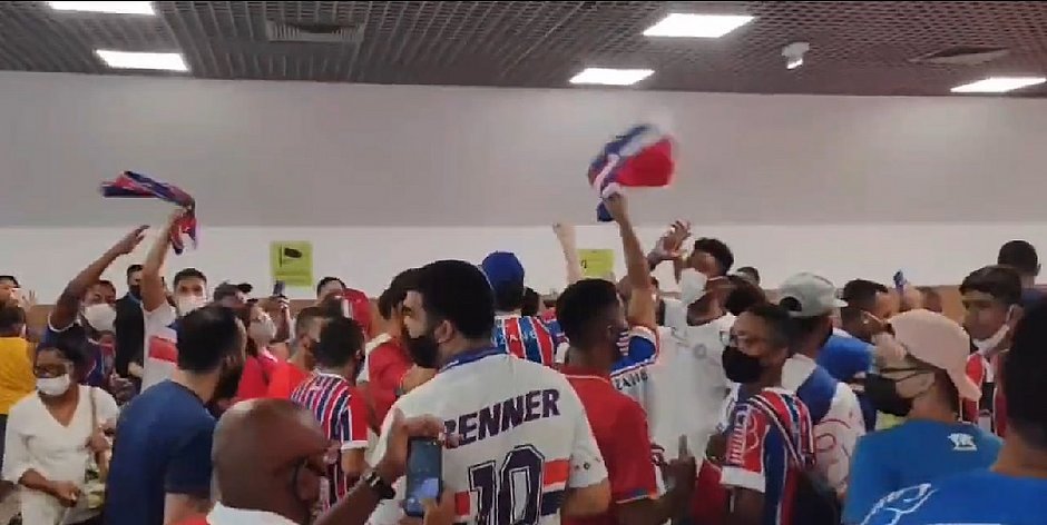Com apoio da torcida, Bahia embarca para decisão contra o Fortaleza 