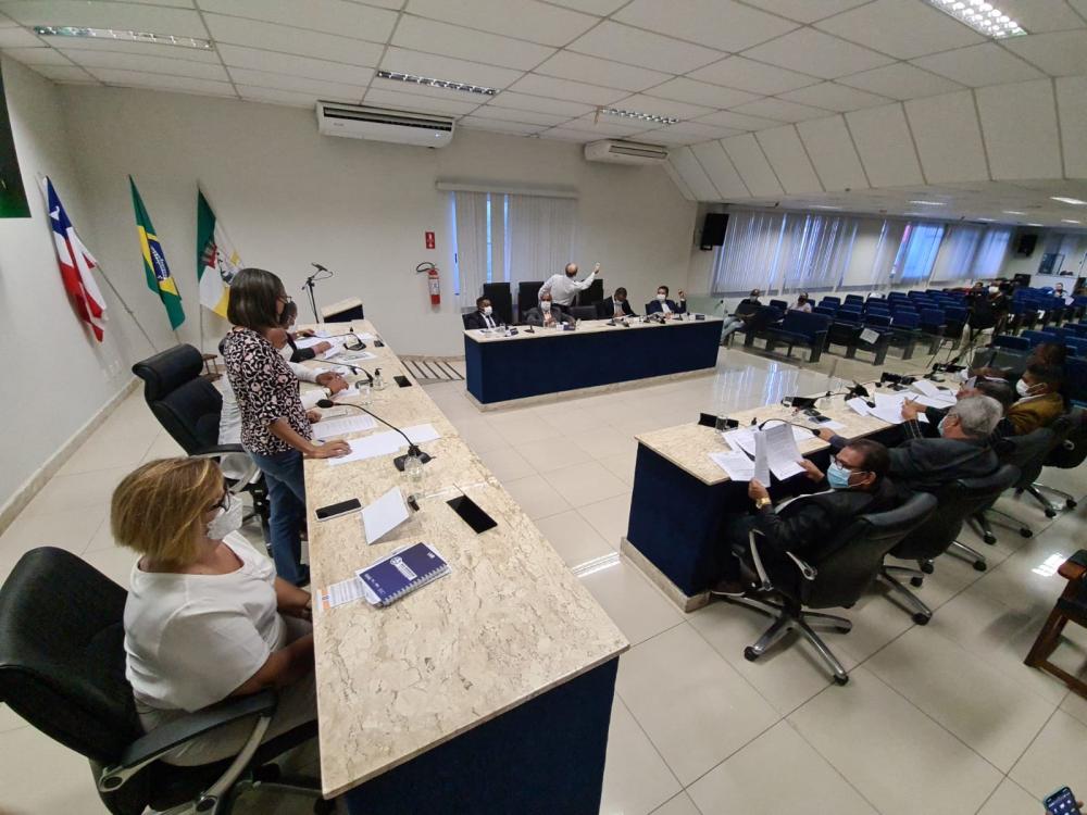 Programa da Família Acolhedora e outros dois projetos de autoria do executivo são aprovados pela Câmara