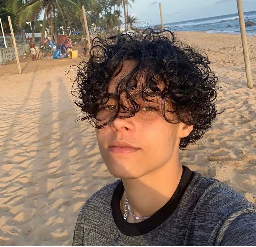Jovem de 20 anos é morta a tiros dentro de casa em Camaçari