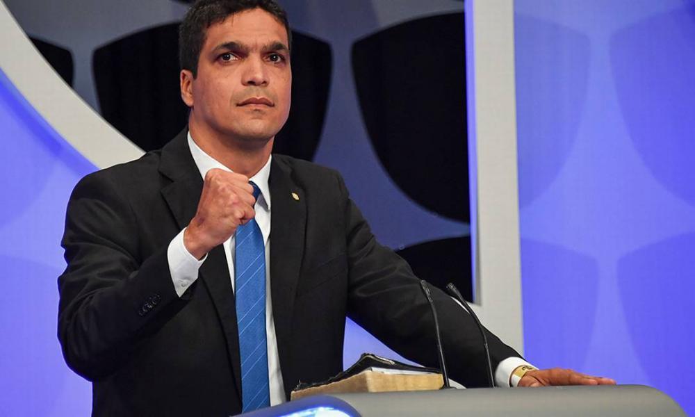 Daciolo abandona candidatura e anuncia apoio a Ciro Gomes