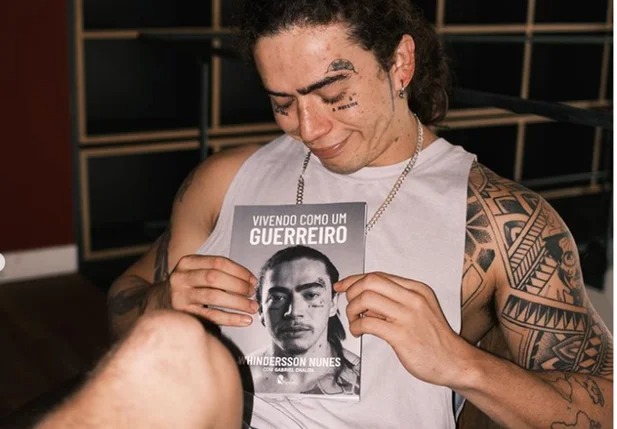 Em biografia, Whindersson Nunes revela luta contra as drogas