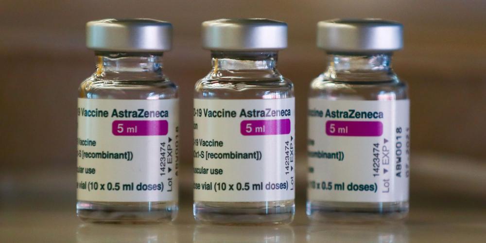 AstraZeneca indica que vacinação com terceira dose é eficaz contra ômicron